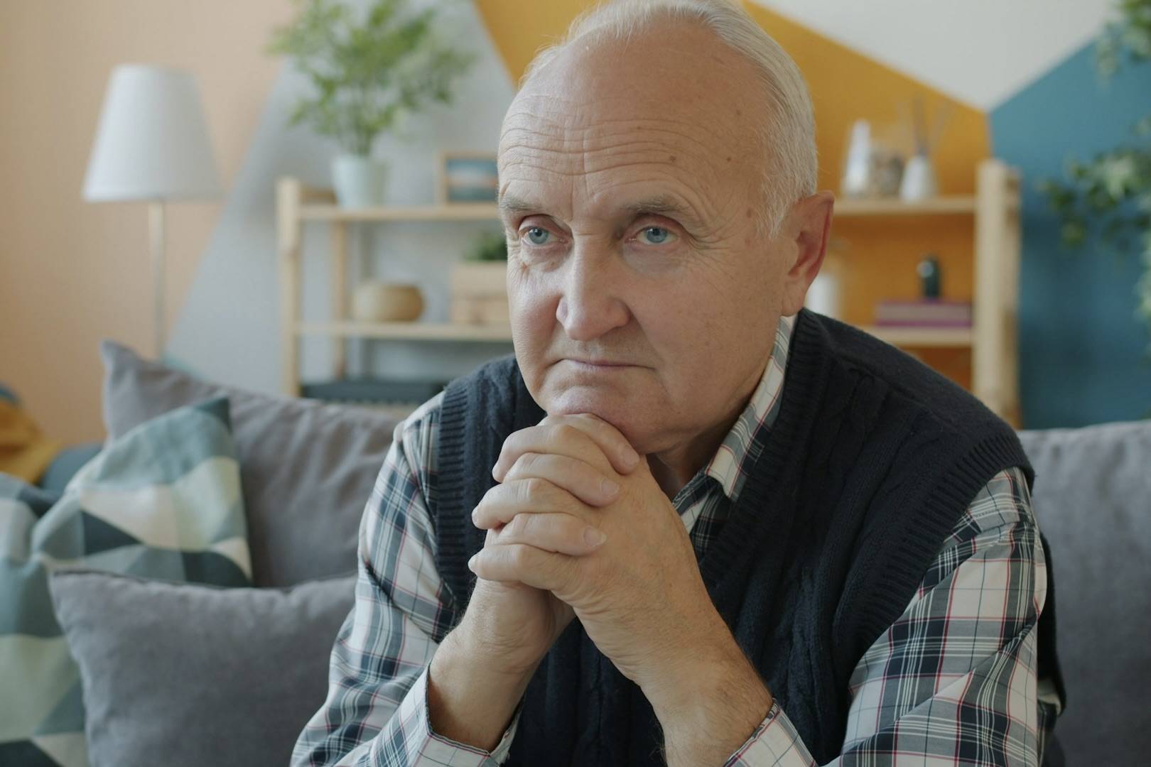 Companionship and emotional home care support for elderly isolation
